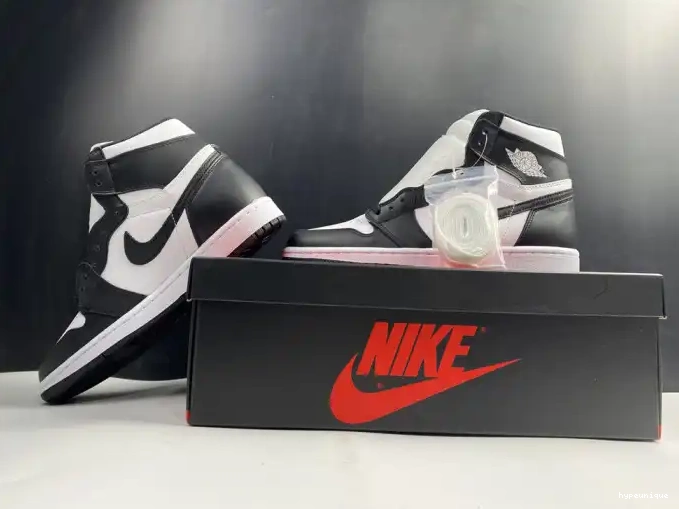 HYPE White Air Black Retro Jordan (2014) 1 555088-010 0430